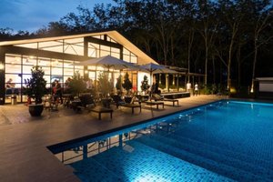 Pool & Beach