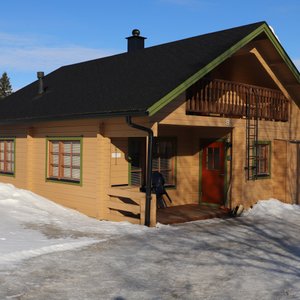 8 person cottage