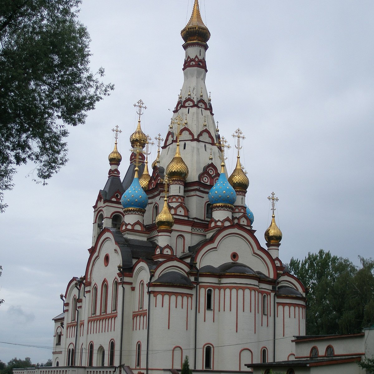 Храм в Долгопрудном на Лихачевском