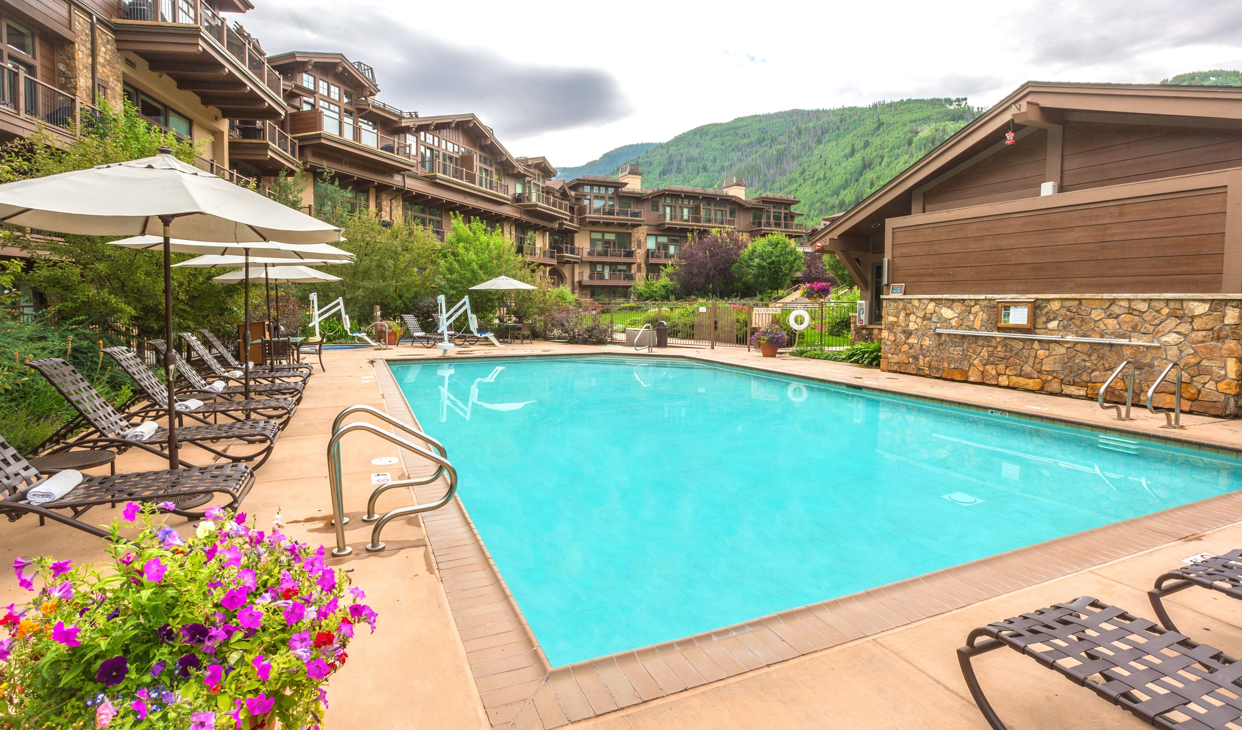 Manor Vail Lodge Pool Pictures Reviews Tripadvisor   Manor Vail Lodge 