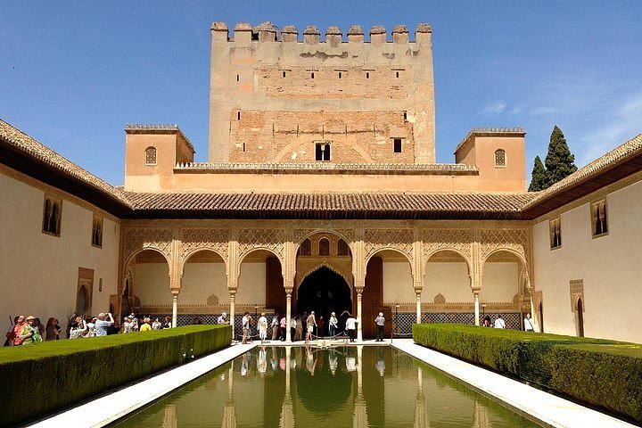 Alhambra official skip-the-line small group guided tour with full access