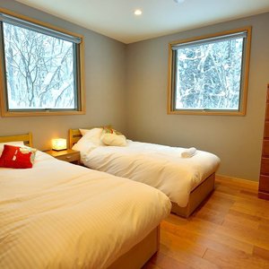 Bedroom - wooden floor with large windows with grass - forest view