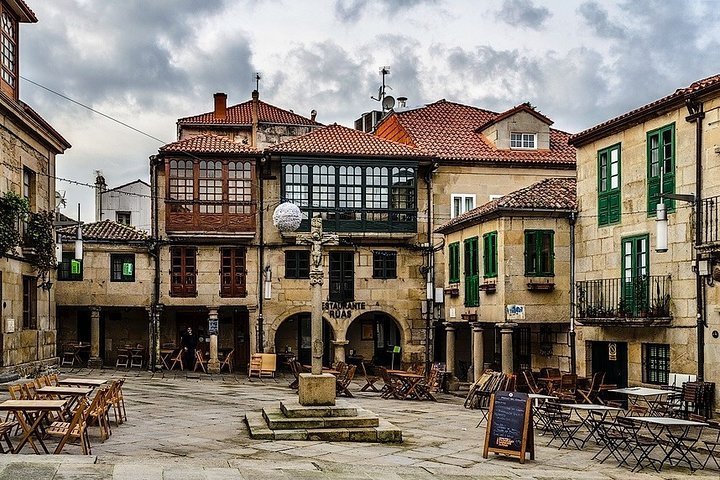 2023 Monumental Morning Walking Tour in Pontevedra
