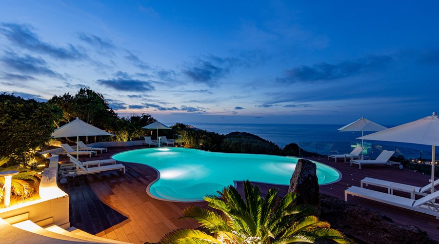 La Piscina al tramonto / Our Pool at the sunset.