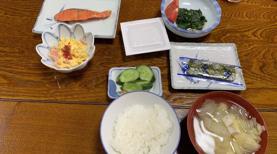 朝食