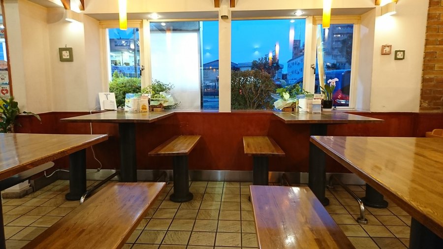 19.06【モスバーガー】店内の雰囲気