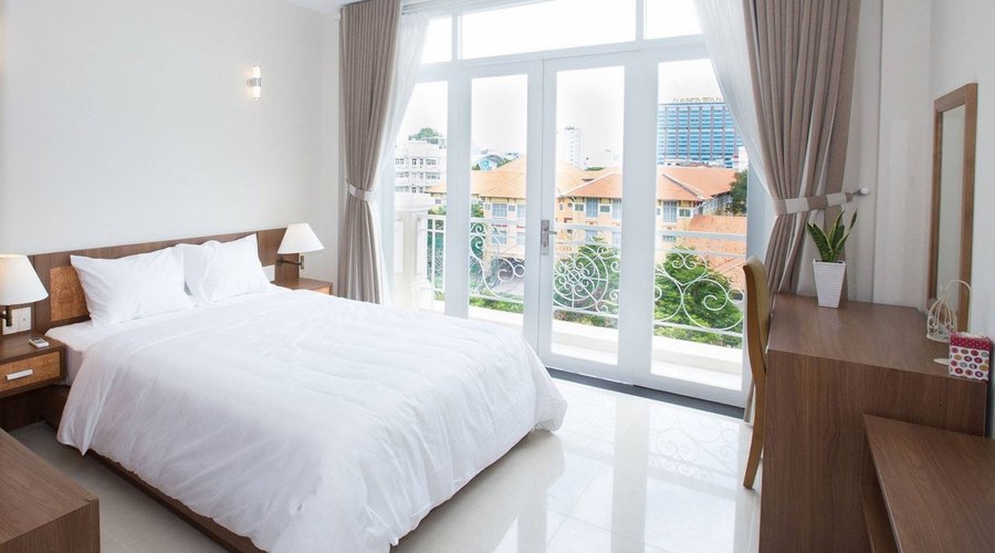 The 2 bedroom Apartment has 110 square meters, which has 1 big bedroom with the king bed and a large panoramic balcony, and the spacious living room with big windows and good city views, plus on the kitchen is modern with new appliances and storage space.