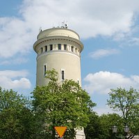 Wieża z oddali