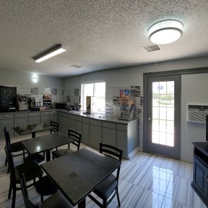 Super 8 by Wyndham Kansas City Airport, hotel in Kansas City