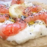 Frida - La pizza fritta di Frido. Gamberi Rossi crudi e Stracciatella di Burrata