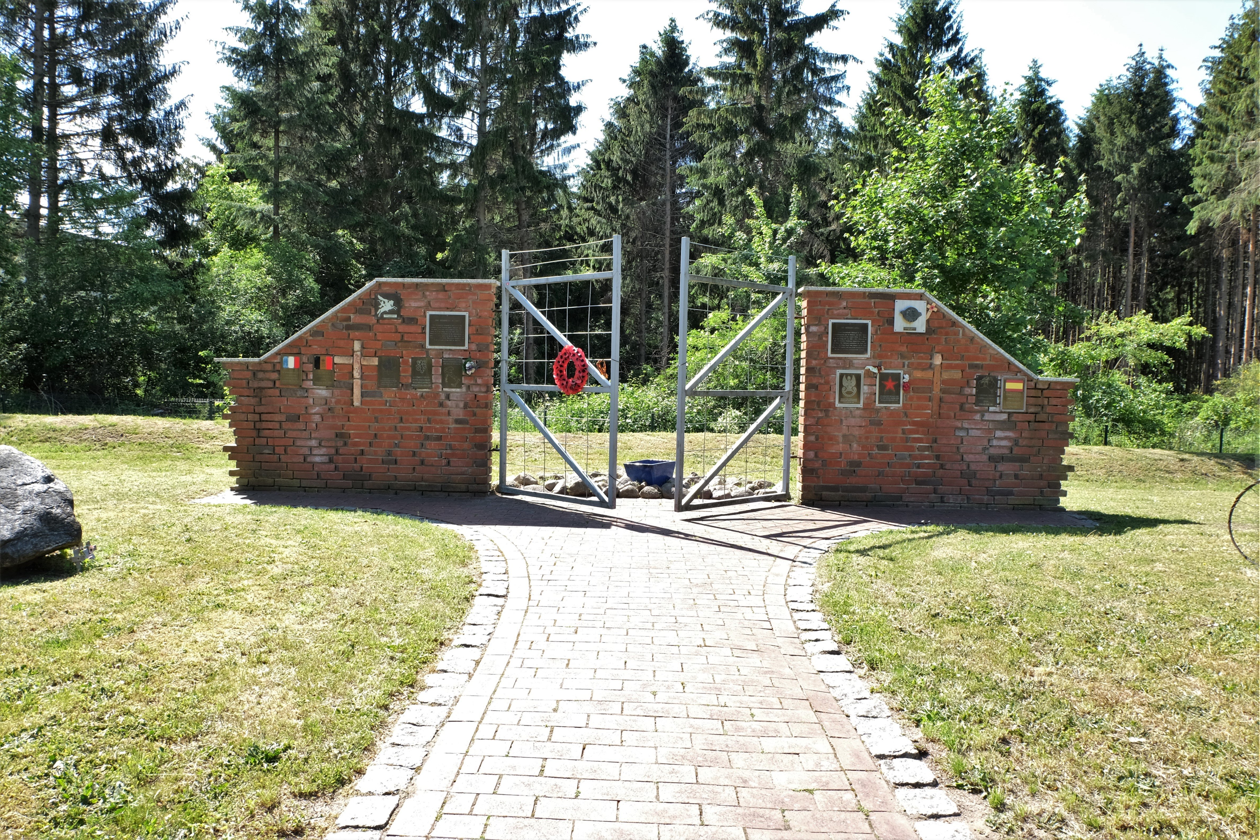 STALAG XI-B MEMORIAL GATE (Osterheide) - 2023 Qué Saber Antes De Ir ...