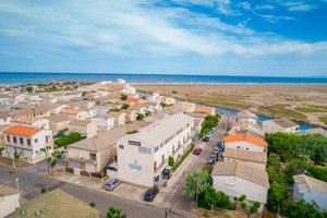 Hotel de la Plage in Gruissan, image may contain: Building, Neighborhood, Waterfront, Sea