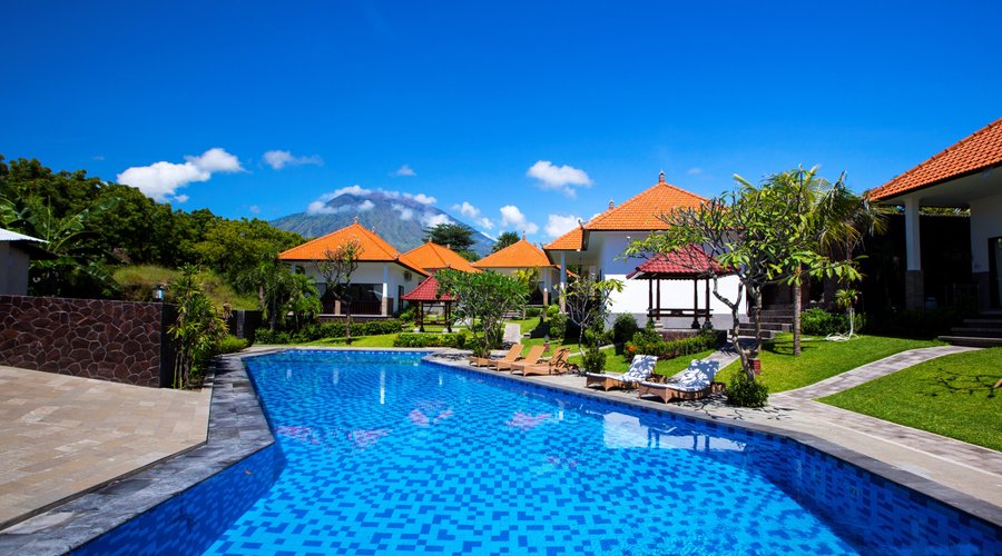 Luxury Pool at Luxury Cottages