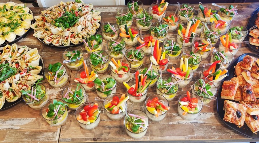 Buffet dînatoire complet .
La brasserie du 7éme organise aussi des événements réunion, anniversaire, apéritif dînatoire ...