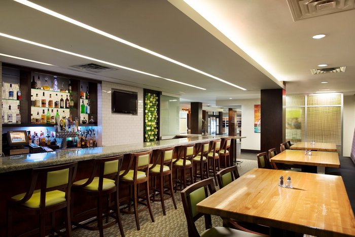 Foto e recensioni della bar o lounge dell'Holiday Inn Clark - Newark ...