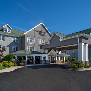 Welcome to Country Inn & Suites Beckley
