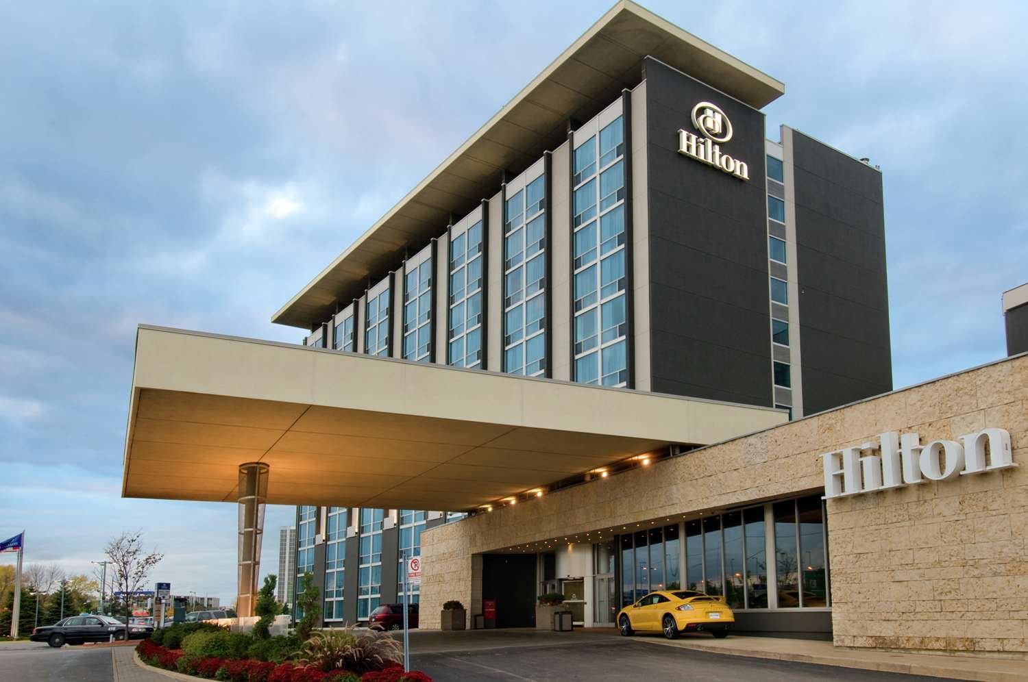 Hilton Toronto Airport Hotel & Suites - UPDATED 2021 Prices, Reviews ...