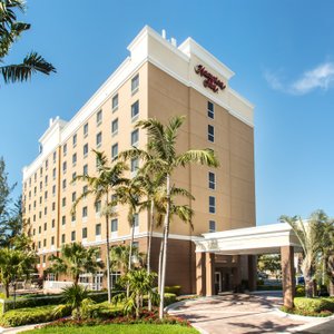 Hampton Inn Hallandale Beach Aventura in Hallandale Beach, image may contain: Hotel, Resort, Condo, City