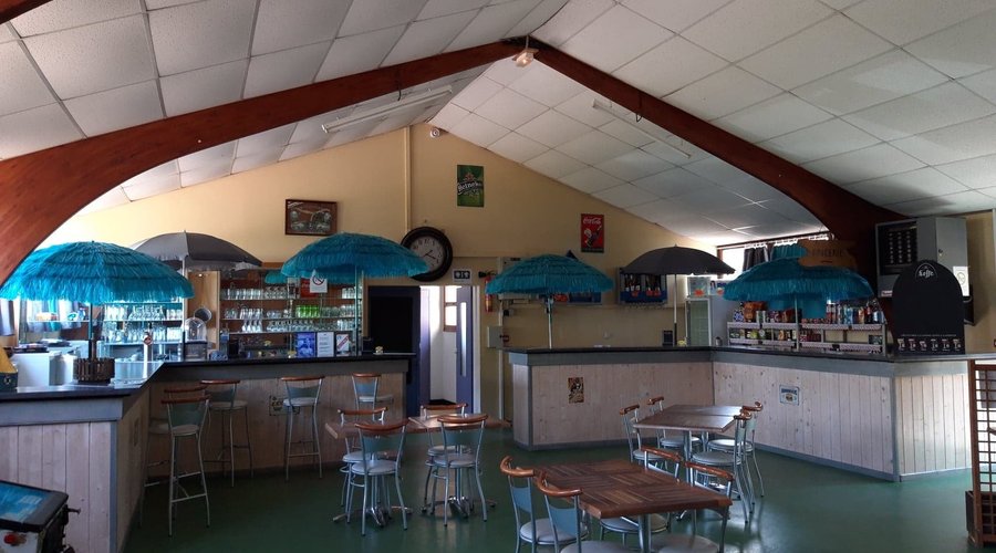 bar épicerie  salle de jeux 
