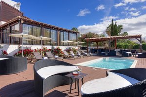 Pool & Beach