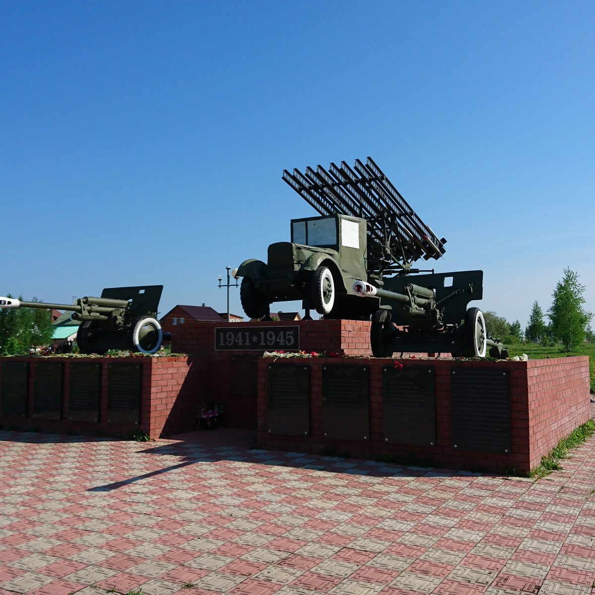 Памятник гвардейцам-минометчикам БМ-13 Катюша, Мценск: лучшие советы перед  посещением - Tripadvisor