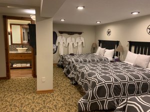 Room & Suite