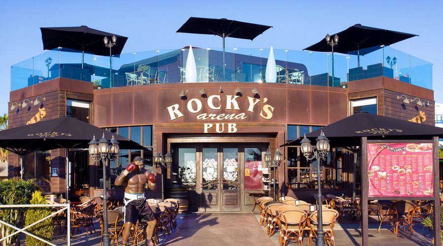 Disfruta del deporte con amigos, saborea la buena comida, deléitate con una copa frente al mar, pero sobre todo "Vive la Experiencia Rocky's".