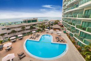 Pool & Beach