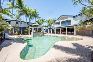 Pool & Beach