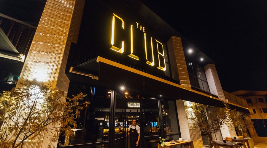 Frente de The Club Resto & Cocktail bar