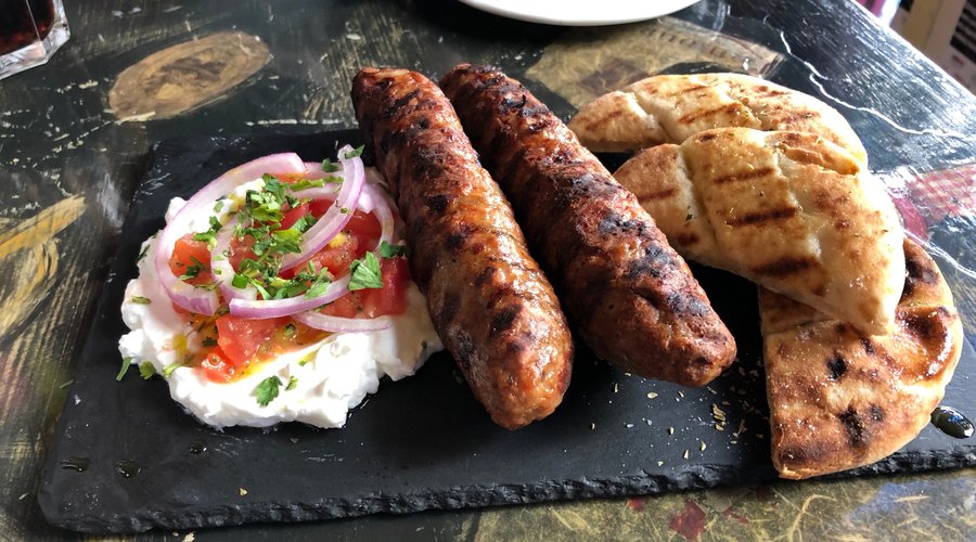 Kebab z niezwykle zjawiskowymi bułeczkami 