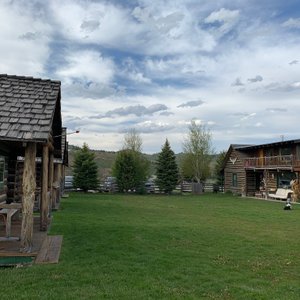 Danners Log Cabins #6 three full beds and a kitchenette