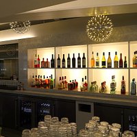United Club atT1 Gate B-18 - Interiors