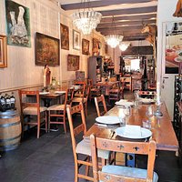 Slechts een beperkt aantal gasten in ons restaurant aan 3 sfeervolle tafels.