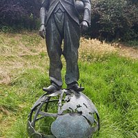 Escultura De Charles Chaplin