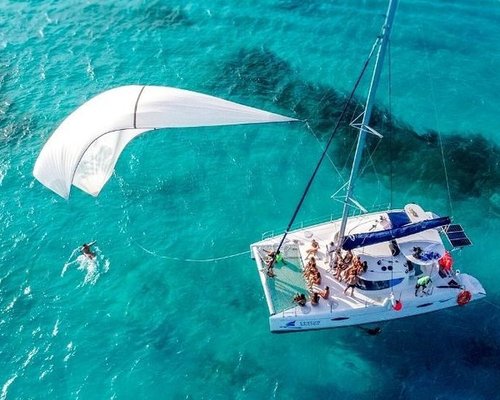 Water sports in Cancun, Yacht in Cancun