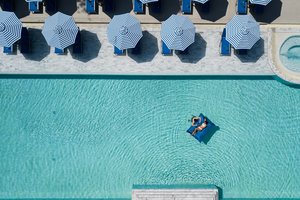 Pool & Beach