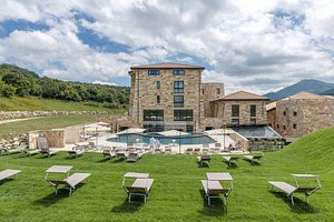 AQUA MONTIS Resort & Spa in Rivisondoli, image may contain: Villa, Grass, Resort, Backyard