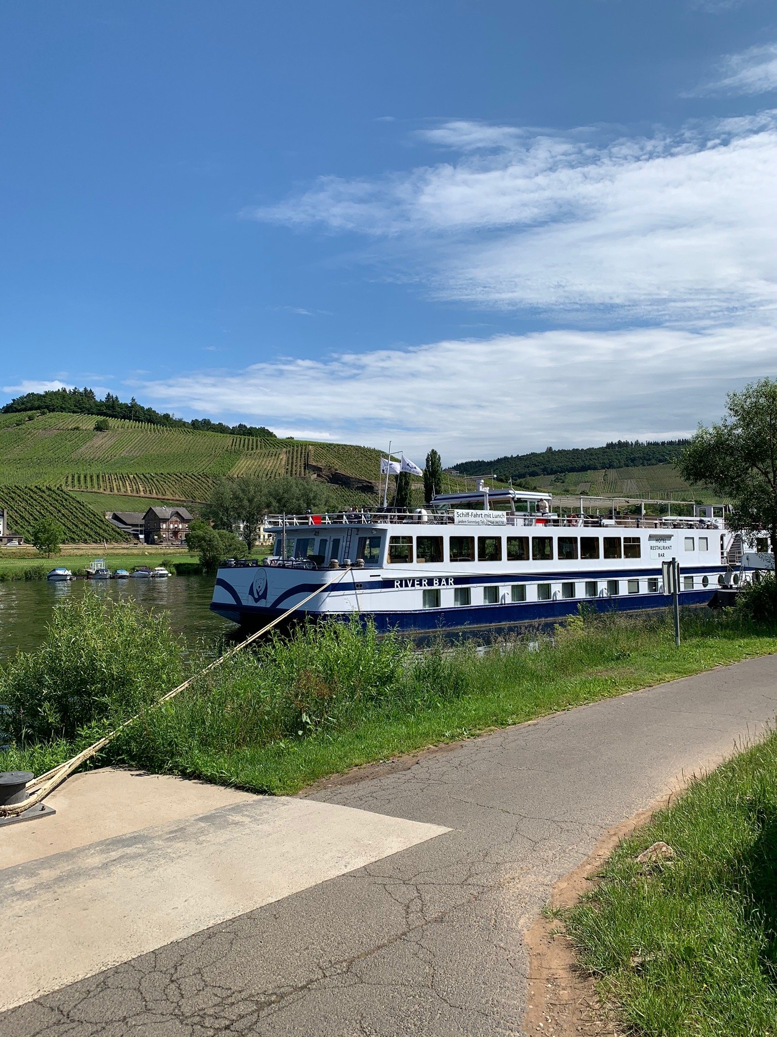 RIVER BAR - Hotel Reviews (Germany/Mulheim An Der Mosel)