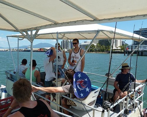 boat tours in cairns