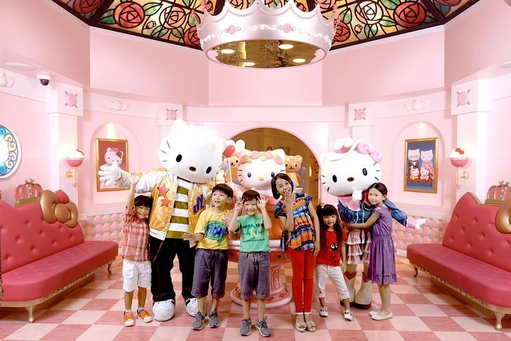 Hello Kitty Café — Lakeside Shopping