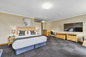 Room & Suite