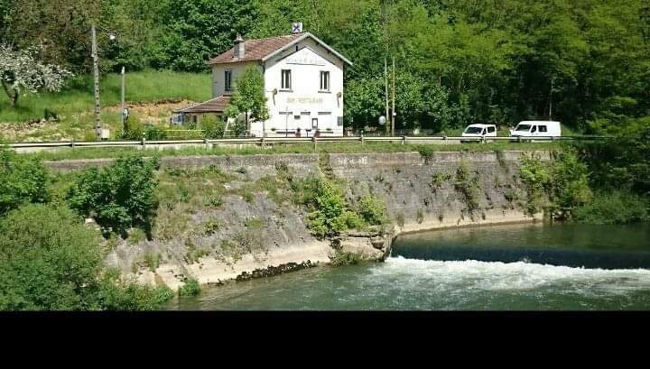 Petit restaurant au bord du doubs
