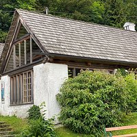 Galerie erlas - eine einstige Klosterwerkstatt deren Grundmauern revitalisiert wurden und als Pfeilerstadel nun eine Galerie beherbergt.