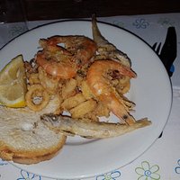 Ottima frittura di pesce freschissimo... Consiglio chi si trova a passare nei giorni stabiliti pianti abbondanti di pesce