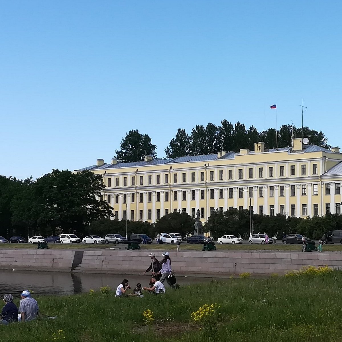 Зал кронштадт. Итальянский дворец в Кронштадте. Итальянский дворец в Кронштадте фото. Итальянский дворец в верхней Пышмы. Итальянский дворец Кронштадт зал.