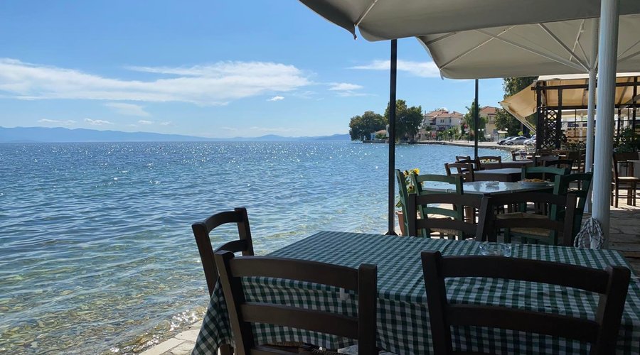 Η θέα από το τραπέζι μας 