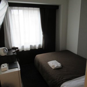 新しいのできれいで明るい部屋です