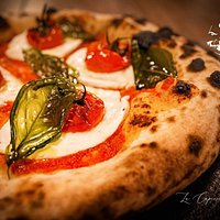 CAPRESE DELLO CHEF
salsa di pomodoro-mozzarella di bufala-ciliegino caramellato-basilico vetrificato.