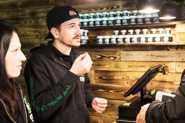 Our Experts will guide you to the fitting CBD product for your needs.